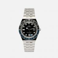 Наручные часы  TW2V38100 Q  GMT, цвет серебряный Timex