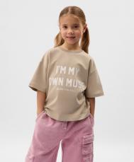 Футболка для девочки с шрифтовым декором бежевая Gulliver