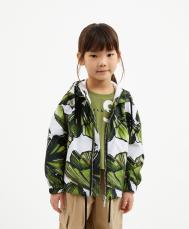 Ветровка для девочки из влагостойкой плащовки с рисунком мультицвет Gulliver