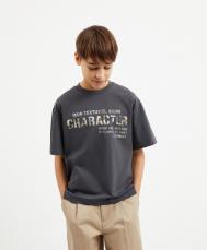 Футболка для мальчика с коротким рукавом свободной формы с шрифтовым принтом графитовая  (140) Gulliver