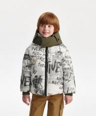 Куртка зимняя стеганая на искусственном пуху молочная с принтом для мальчика Gulliver