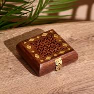 Шкатулка резная 10х10х4 см, дерево шишам NO BRAND