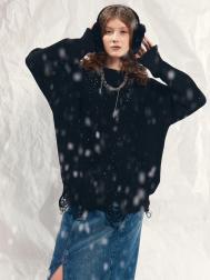 Джемпер женский черный с рваными деталями Mark Formelle