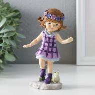 Сувенир Малышка в сиреневом платье в клетку, играет с лягушками (8х4х13 см) Сима-ленд