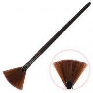 Кисть макияжная для сухих текстур веерная EVABOND