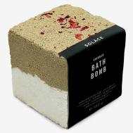 Бомбочка для ванны "Зеленый чай" с солью, шиммером и сухоцветами Solace