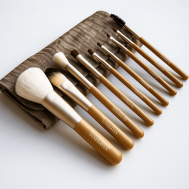 Базовый набор кистей для макияжа лица и глаз с чехлом LUXEHAVEN