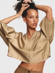 Однотонная блузка с вырезом на груди ZOLLA