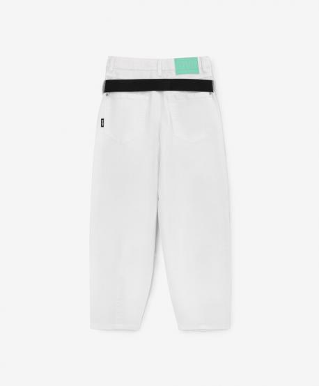 Джинсы для девочки силуэта Mom fit белые с контрастным поясом  (158) Gulliver