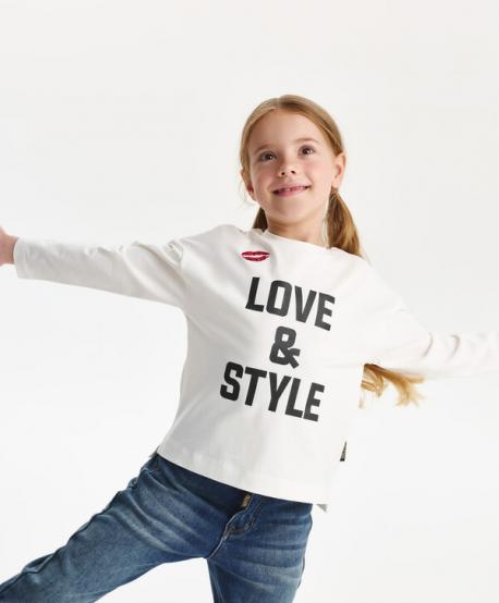 Лонгслив для девочки прямой свободной формы с декором молочный  (116) Gulliver