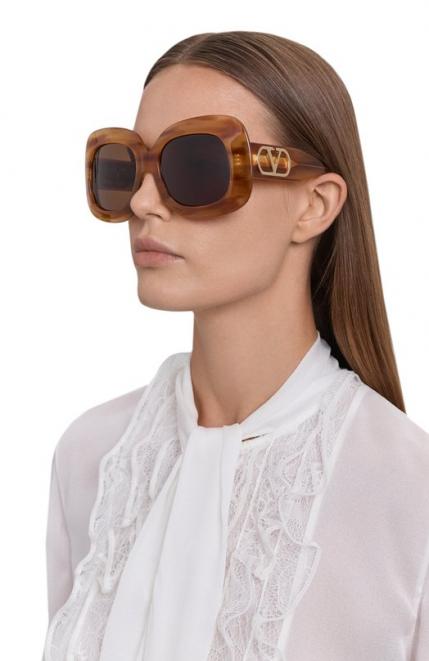 Солнцезащитные очки Valentino