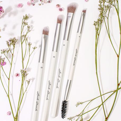 Кисть для консилера плоская CONCEALER BRUSH Landa Branda