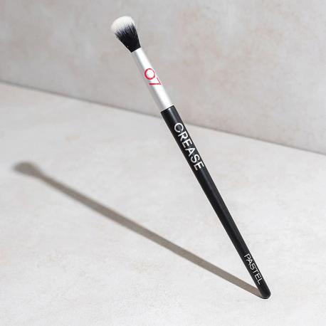 Кисть для растушевки теней в складке PROFASHION CREASE BRUSH 07 Pastel