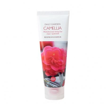 Пенка для лица очищающая камелия Daily Garden Camellia Moisture Cleansing Foam from Tongyeong 120 HOLIKA HOLIKA