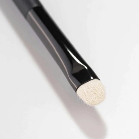 Профессиональная кисть для теней EYESHADOW BRUSH PREMIUM QUALITY Artdeco