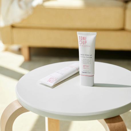 Крем для лица выравнивающий тон солнцезащитный SPF50+ Be Beautiful Skin Tone Up Total Cream 40 THANK YOU FARMER