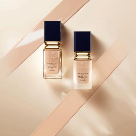 Тональный флюид для естественного сияния кожи Radiant Fluid Foundation Natural CLÉ DE PEAU BEAUTÉ