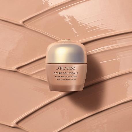 Тональное средство с эффектом сияния E Future Solution LX SHISEIDO