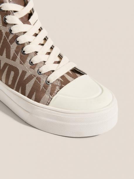 Кроссовки и кеды DKNY