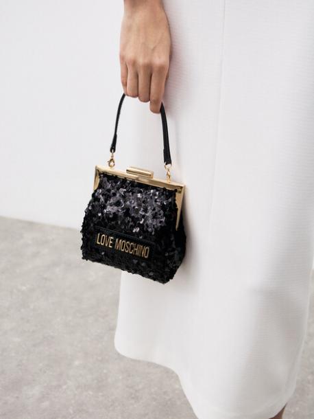 Клатчи Love Moschino