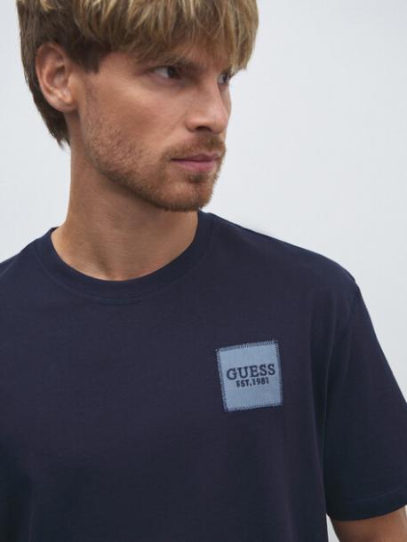 Футболки и майки Guess