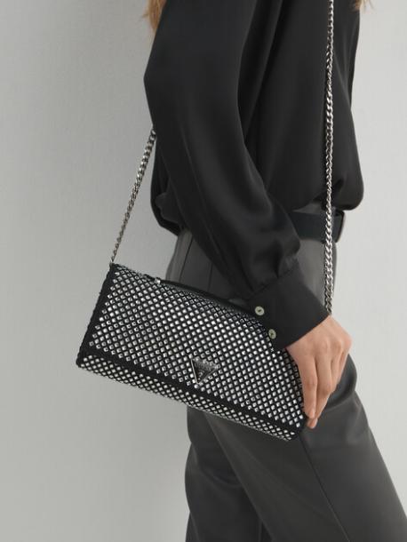 Клатчи Guess