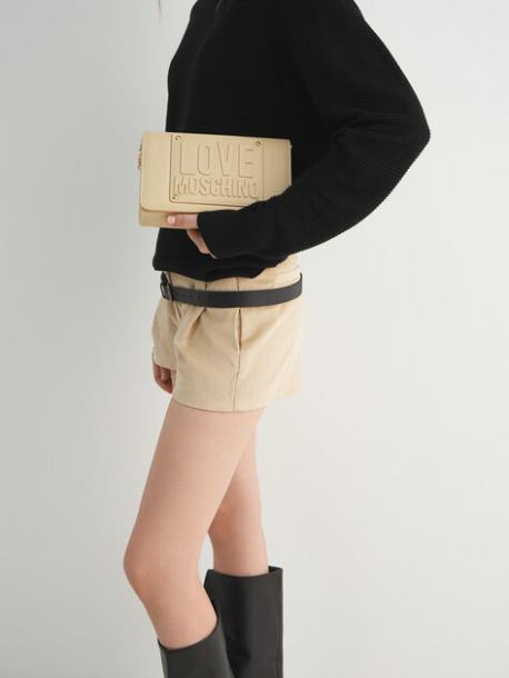 Клатчи Love Moschino