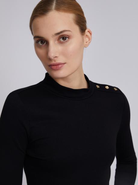 Трикотажный джемпер-водолазка с воротником и декоративными кнопками ZOLLA