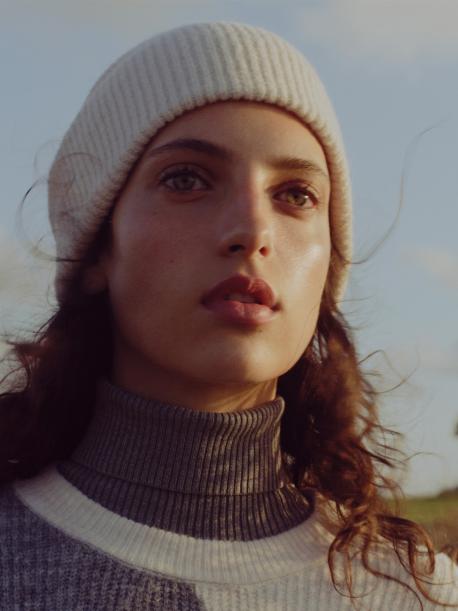 Тёплая вязаная шапка-бини из шерсти без отворота ZOLLA