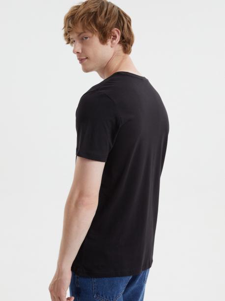 Однотонная базовая футболка из хлопка ZOLLA