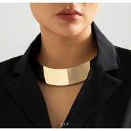 Ожерелье чокер на шею. Массивное с металлической проволокой женское ожерелье-чокер золотого цвета. Широкая гладкая цепочка. Ninell_ST