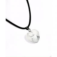 Колье  Кулон / подвеска / талисман Сердце из натурального камня со шнурком, белый Кахолонг, 2 см, кахолонг, белый GROW UP