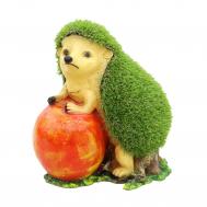 Декоративная садовая фигура покрытая травой  Ежик с яблоком 38см Тпк полиформ