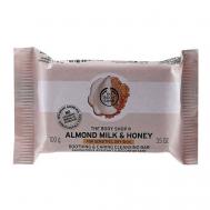 Нежное мыло для сухой и чувствительной кожи Almond Milk & Honey Soap 100.0 The Body Shop